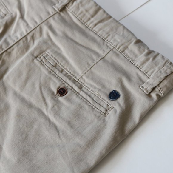 Boys Chino Shorts NWT - Size 14 - Picture 4 of 4